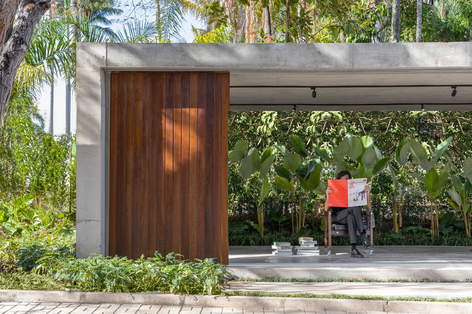Paviljon u savremenom eko-brutalističkom stilu/Pavilion STUDIO PIPPA, Brazil © Júlia Tótoli